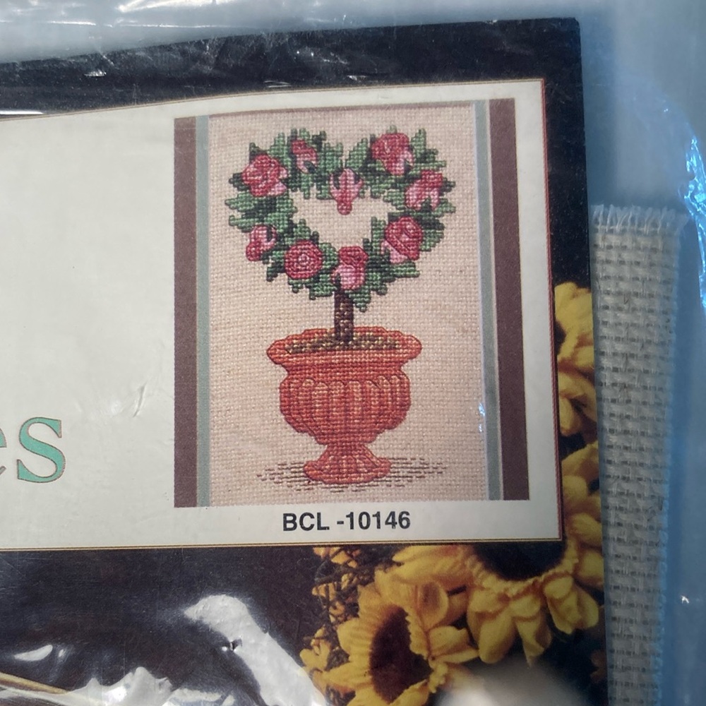 True colors Garden Topiaries cross stitch BCL-10146 “rose heart topiary” G1